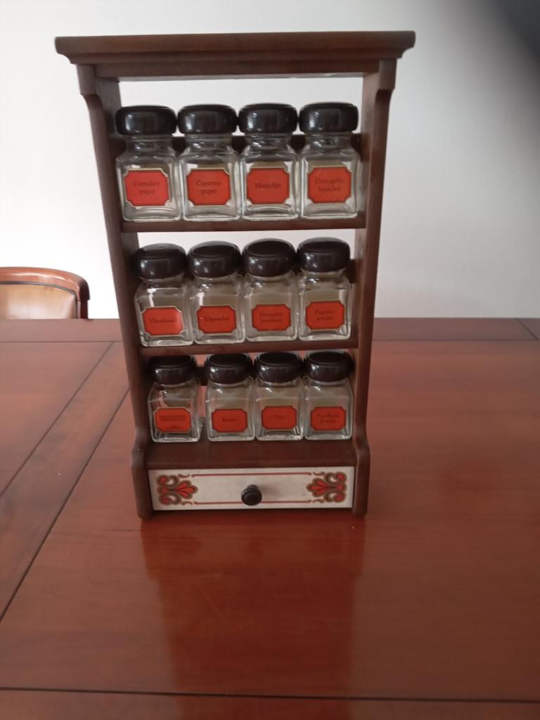 Vintage houten kruidenrek met glazenpotjes, Huis en Inrichting, Keuken | Keukenbenodigdheden, Hout, Ophalen of Verzenden, Bruin