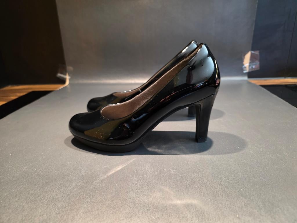 Clarks Lakleren pumps mt 3.5 en eu 36, Pumps, Zwart, Ophalen of Verzenden, Zo goed als nieuw
