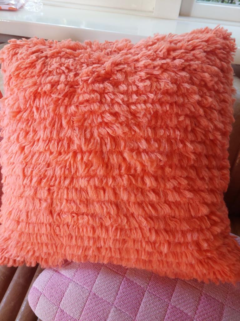 2 hk living fluffy kussens, Huis en Inrichting, Woonaccessoires | Kussens, Ophalen of Verzenden, Nieuw, Vierkant