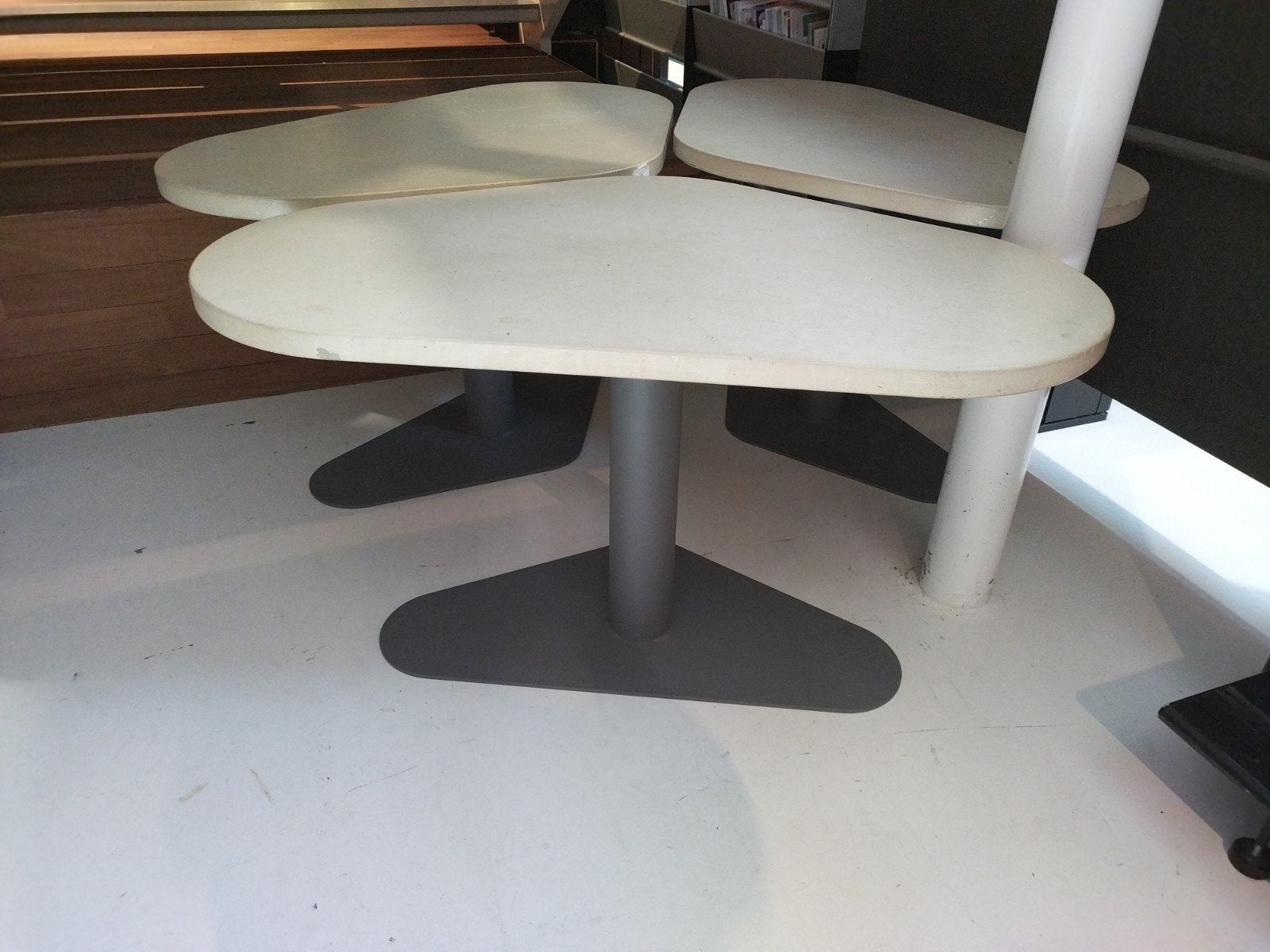 Presenteertafels Composiet met Metalen Onderstel, Huis en Inrichting, Ophalen, Gebruikt, 50 tot 100 cm, 100 tot 150 cm