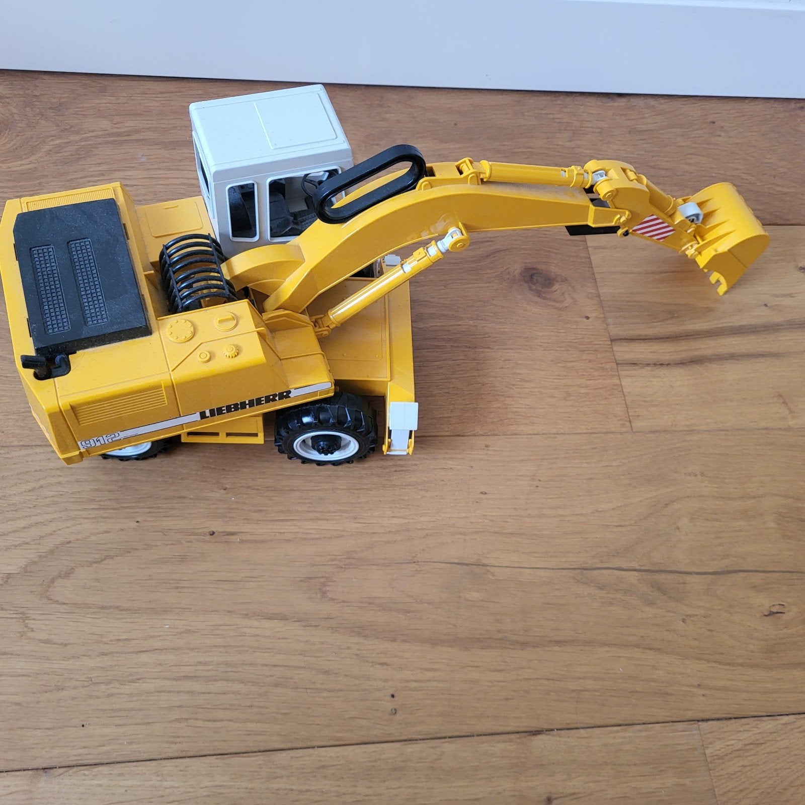 Liebherr graafmachine, Ophalen, Zo goed als nieuw