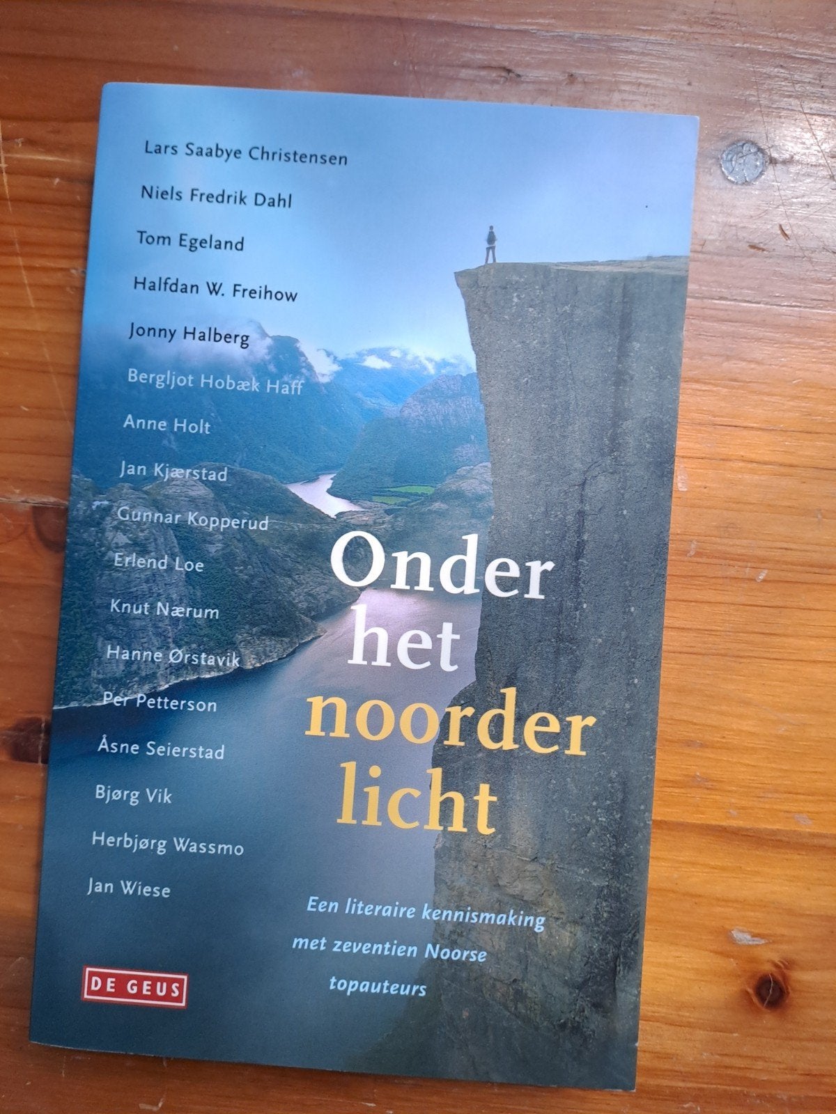 Onder het noorderlicht, Ophalen of Verzenden, Zo goed als nieuw