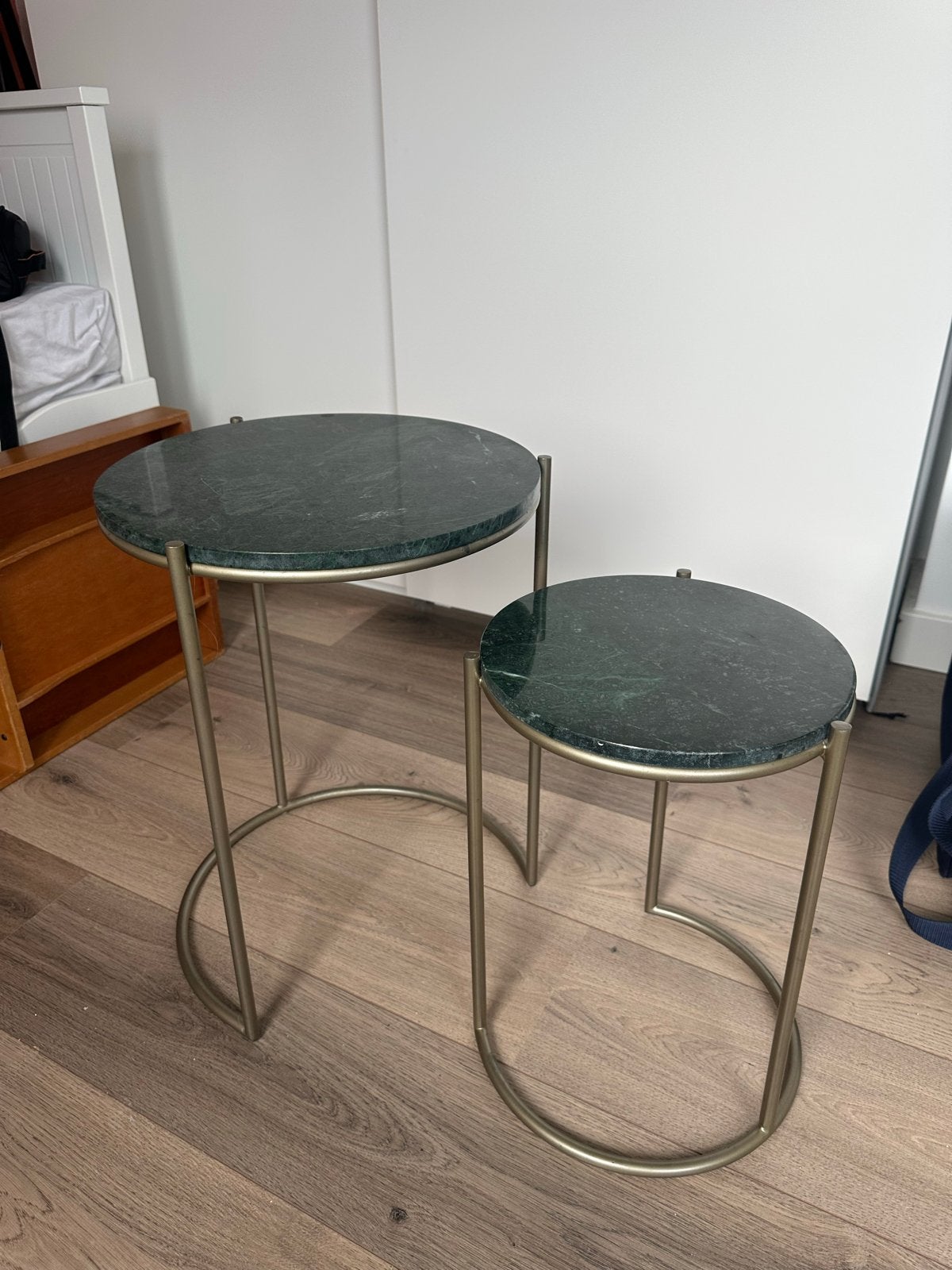 Set van 2 ronde salontafels met groen marmeren blad, Ophalen, Zo goed als nieuw, Rond, Overige materialen