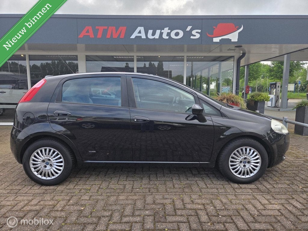 Fiat Grande Punto 1.4-16V Dynamic 5drs Apk, Auto's, Fiat, Voorwielaandrijving, 400 kg, Grande Punto, Zwart