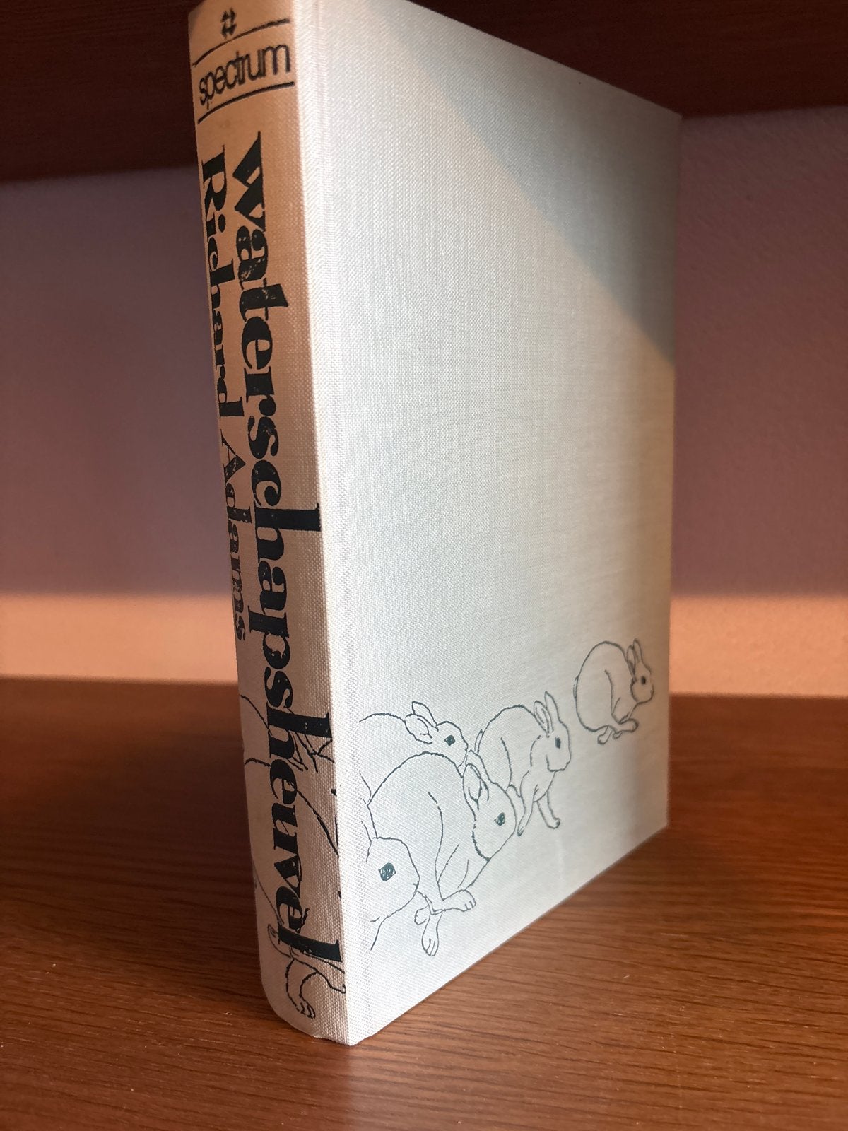 Waterschapsheuvel - Richard Adams (Spectrum), Ophalen of Verzenden, Gelezen, Nederland