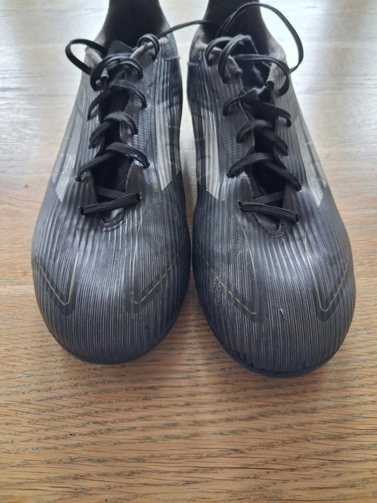 Adidas F50 voetbalschoen maat 44, Maat XS of kleiner, Ophalen, Schoenen