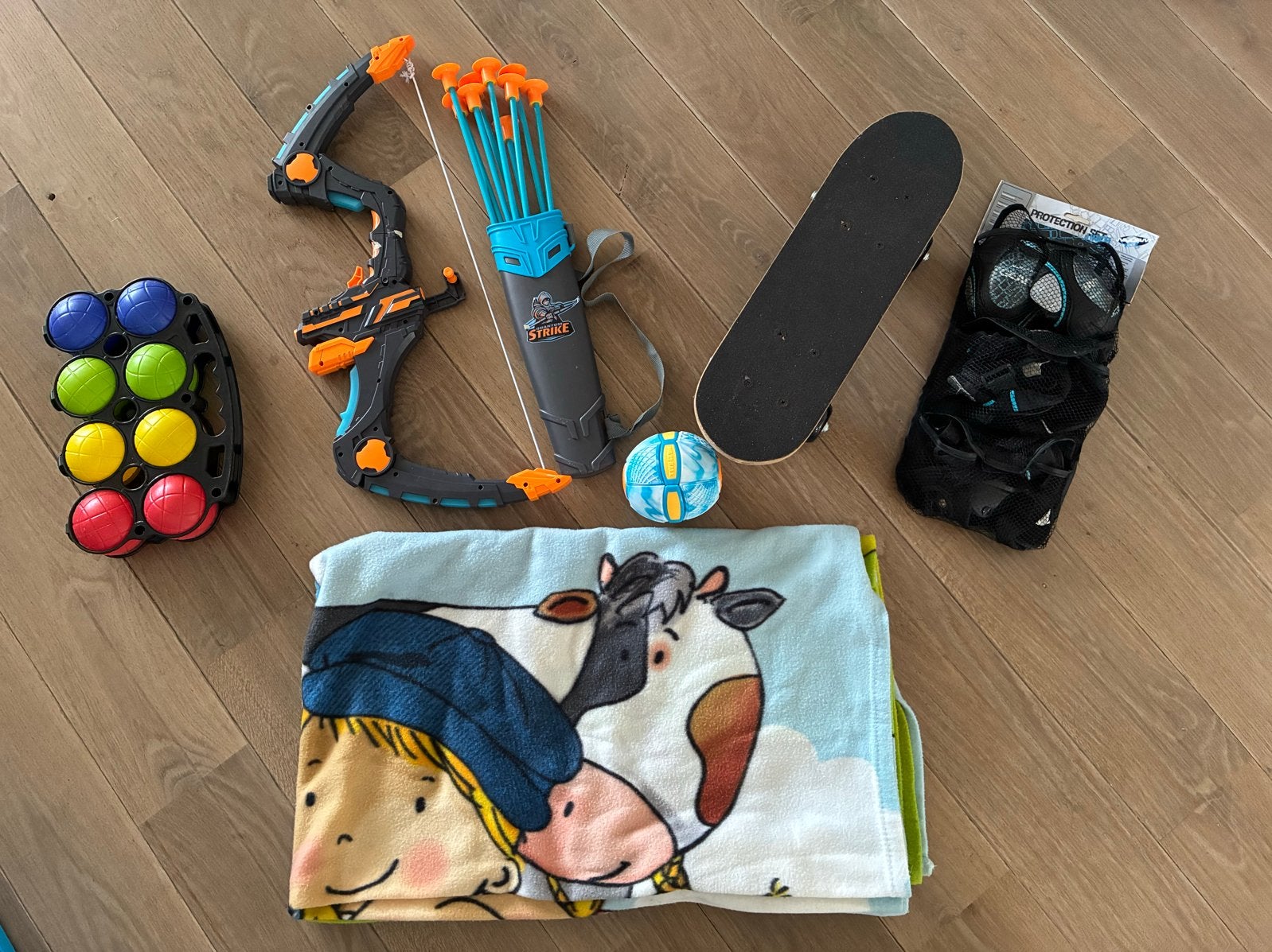 Buiten speelgoed: Boogschietset, Skateboard, jeus des boule, Ophalen of Verzenden, Gebruikt, Jongen of Meisje