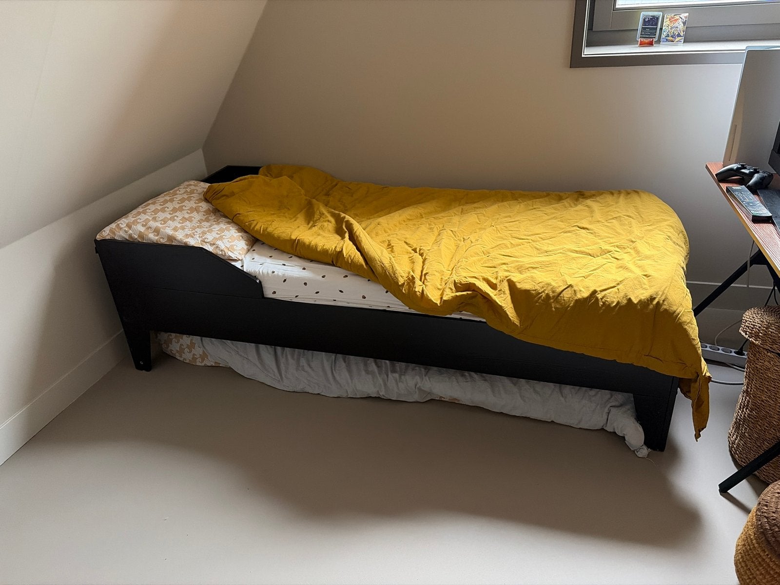 Prachtig zwart bed van WOOOD Dian, Ophalen, Gebruikt, Eenpersoons, Zwart