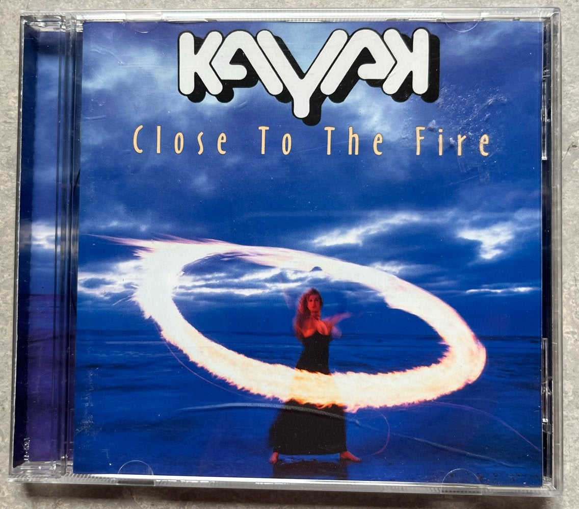 Kayak - Close To The Fire (CD ProgRock), Ophalen of Verzenden, Inclusief boekje, Album, Progressive Rock