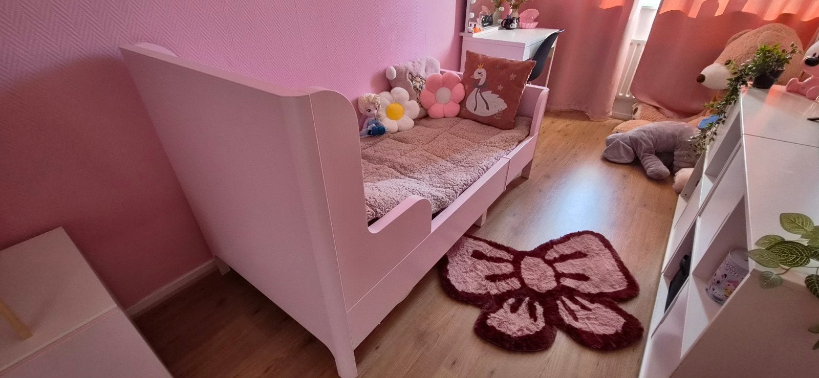 IKEA uitschuifbaar bed in roze - snel weg!, Ophalen, Overige maten, 200 cm, Verstelbaar