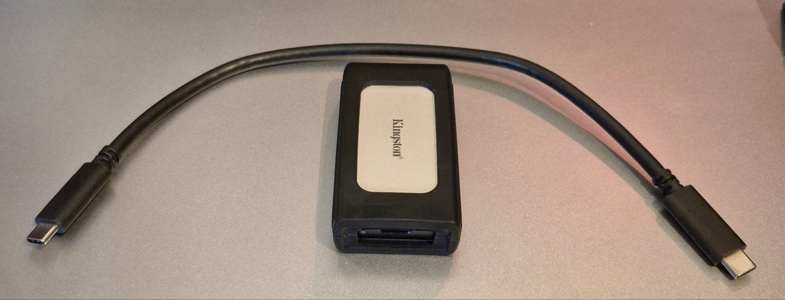 Kingston XS1000 externe SSD 2TB incl. originele USB C kabel, Computers en Software, Pc- en Netwerkkabels, Ophalen of Verzenden