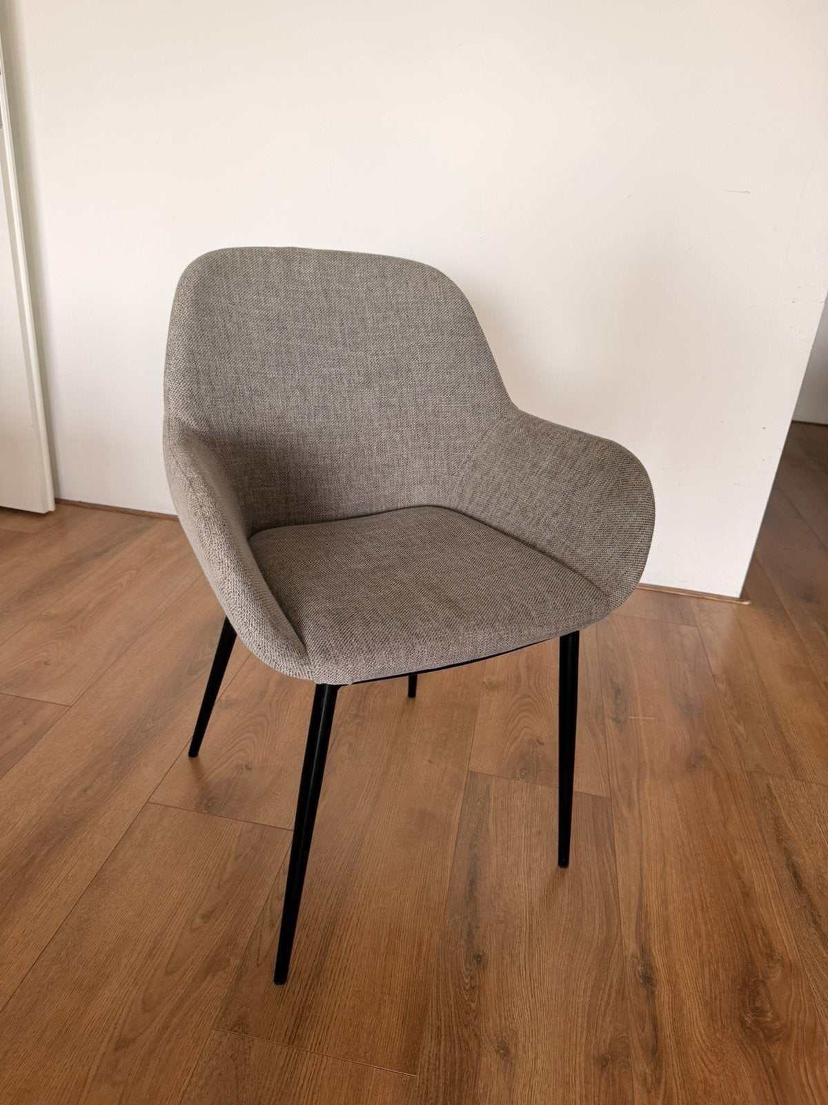 4x Kave Home Eettafelstoelen Grijs met Zwarte Poten, Ophalen, Zo goed als nieuw, Vier, Stof