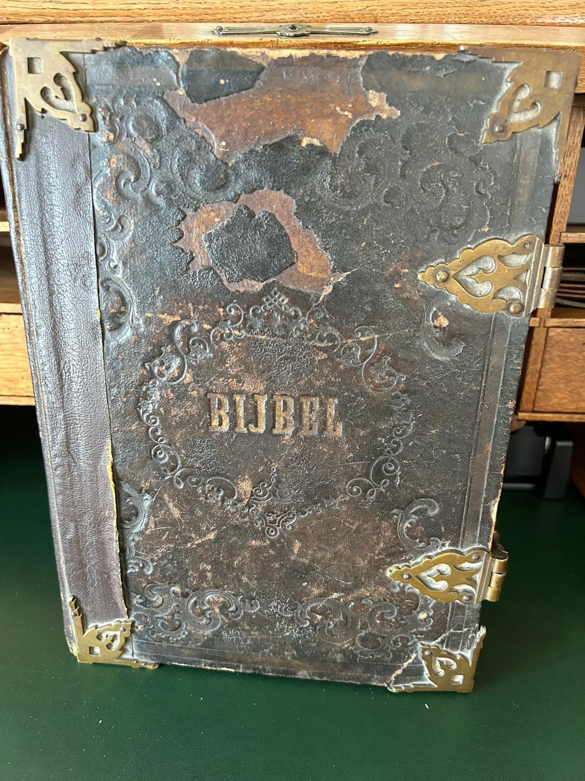 Antieke Statenbijbel met koperbeslag, kaarten en gravures, Ophalen