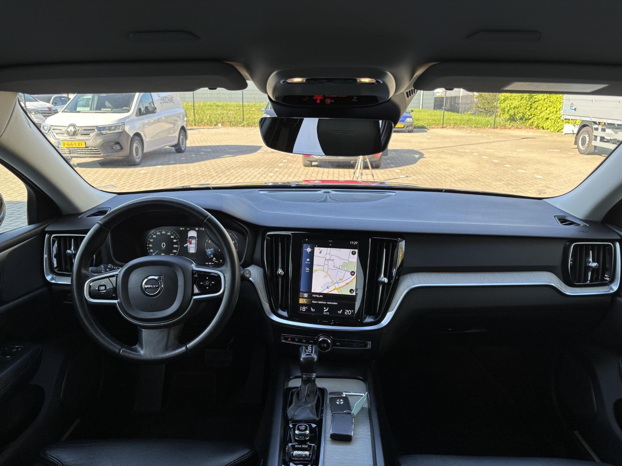 Volvo V60 2.0 T4 Inscription | Leder | Camera |, Auto's, Volvo, Euro 6, 1969 cc, Zwart, 1603 kg