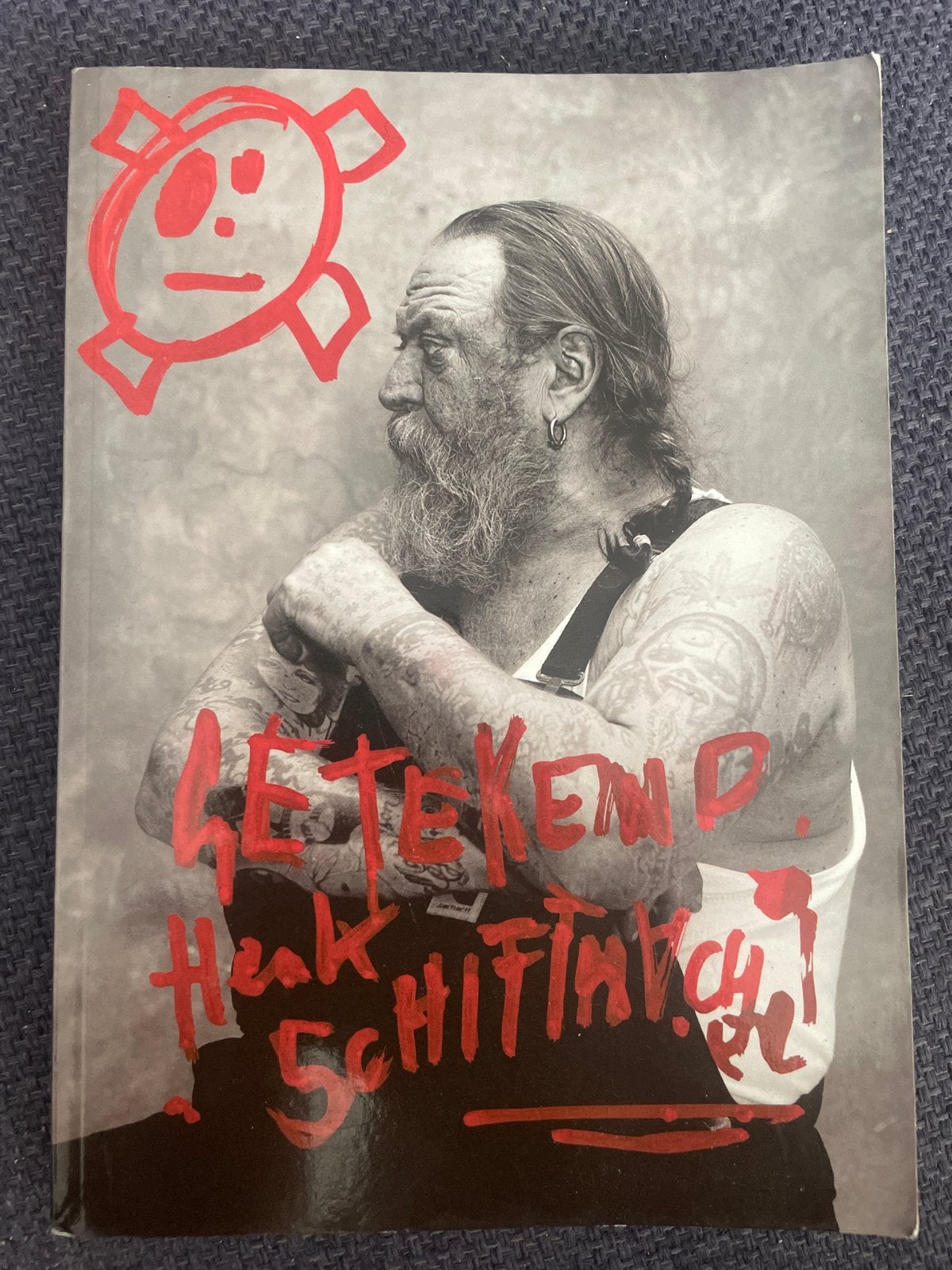 Getekend Henk Schiffmacher - verhalen over zijn tattoos, Ophalen of Verzenden, Gelezen