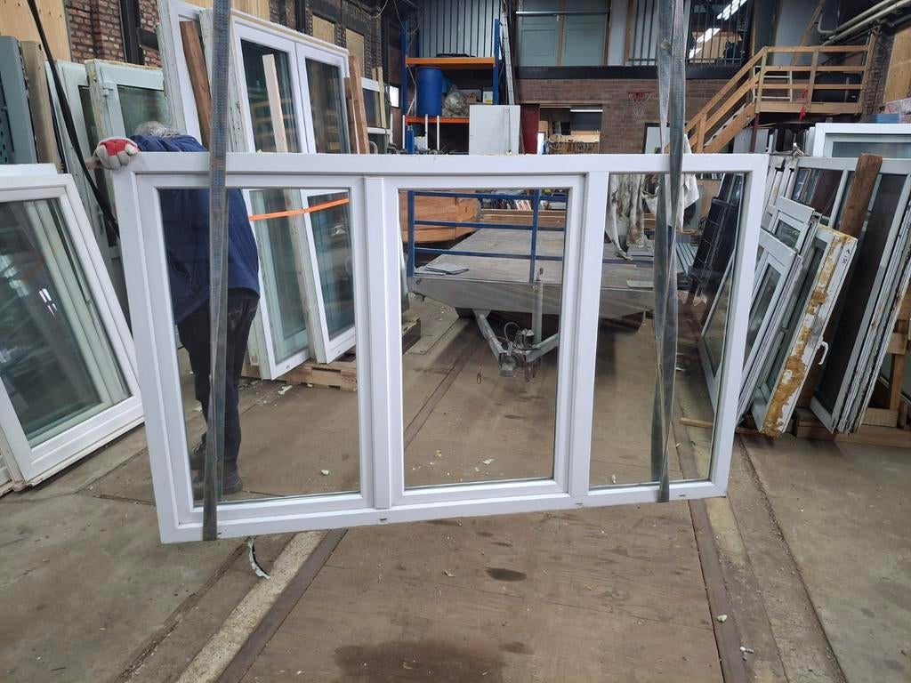Kunstof kozijn kozijnen met draai kiep raam, Kunststof, Raamkozijn, Zo goed als nieuw, Inclusief glas