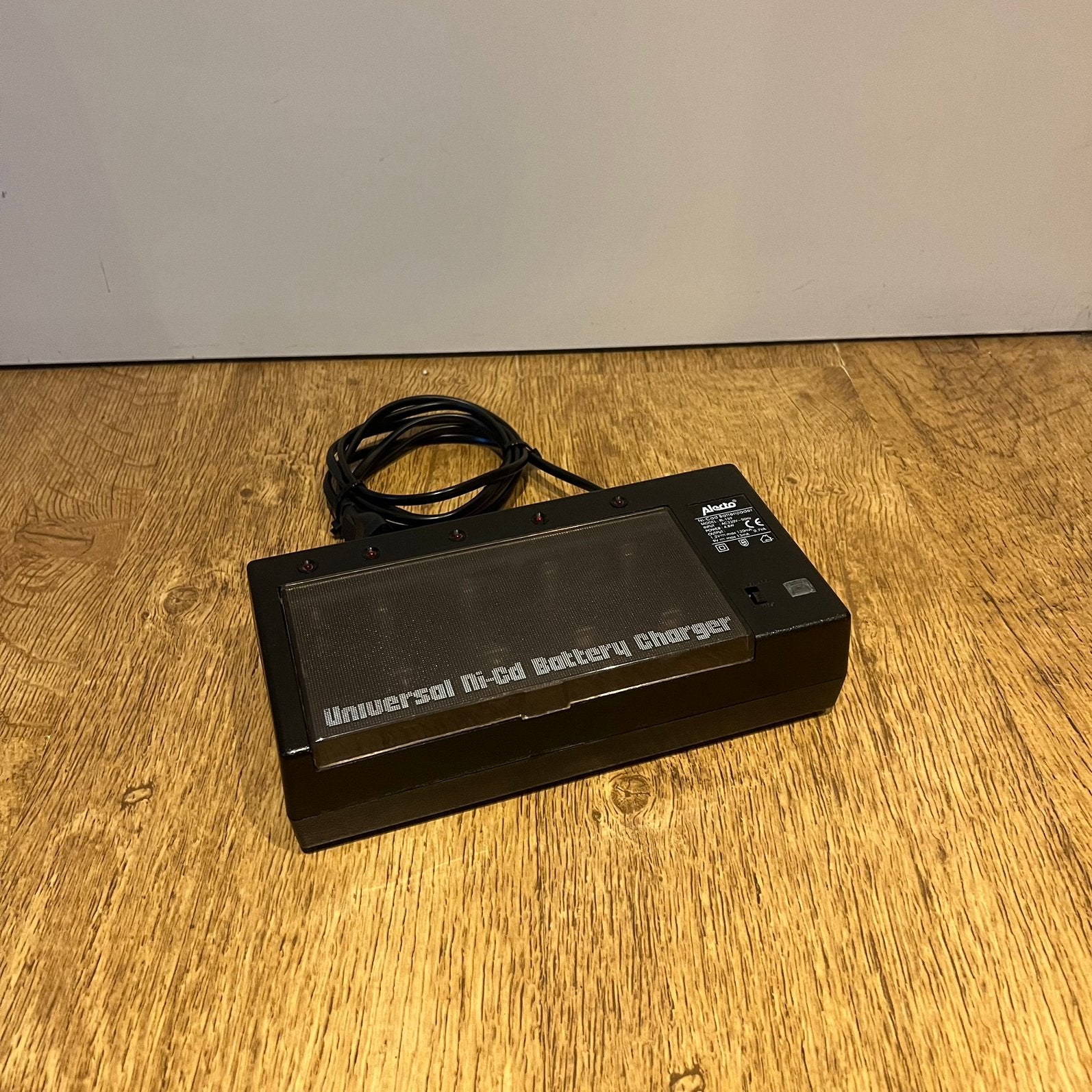 Alecto BL-159 Batterijen Oplader, Audio, Tv en Foto, Opladers, Ophalen of Verzenden, Gebruikt
