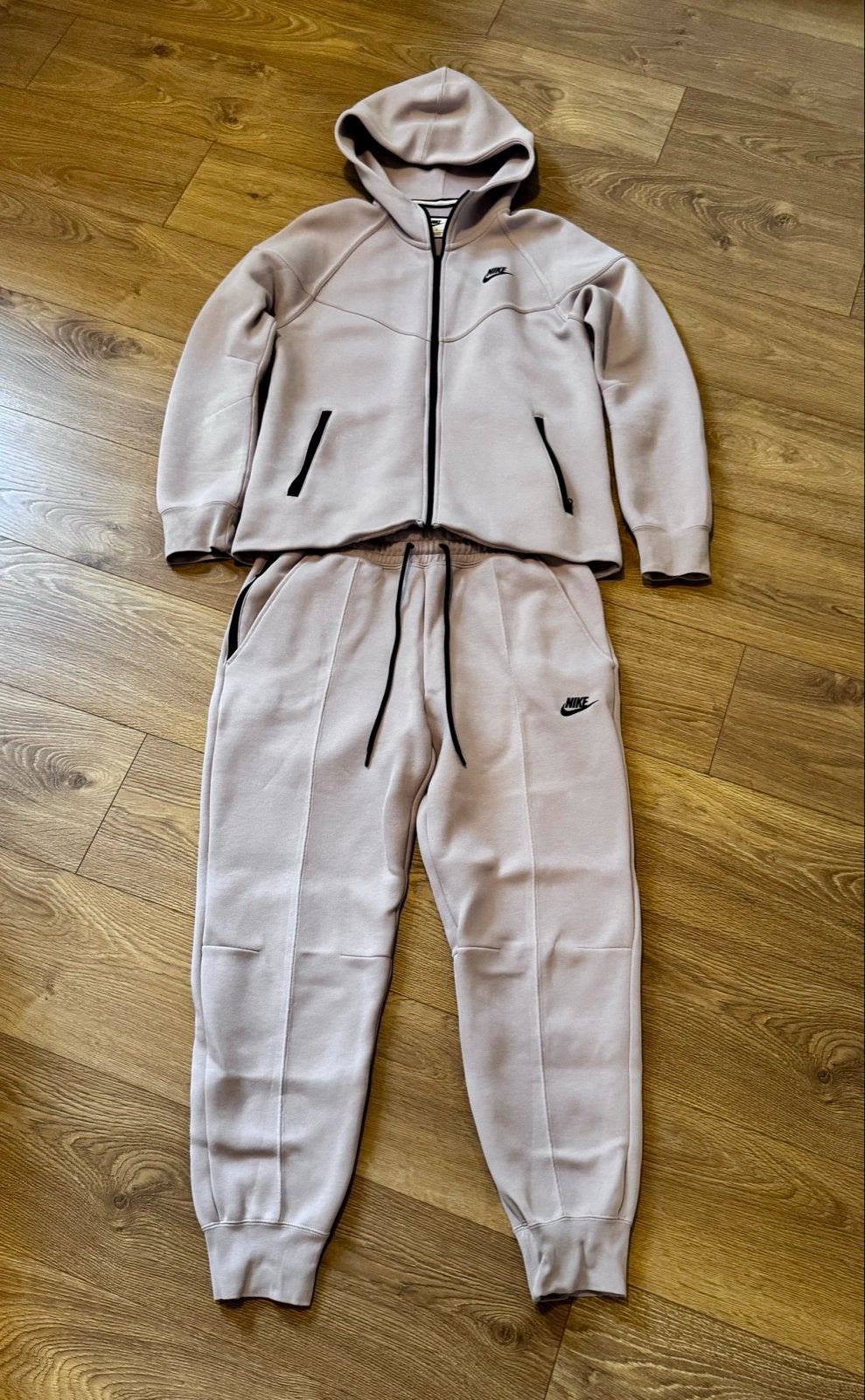 Nike Tech Fleece Trainingspak joggingpak - Maat M, Kleding | Dames, Maat 38/40 (M), Overige typen, Ophalen of Verzenden, Zo goed als nieuw