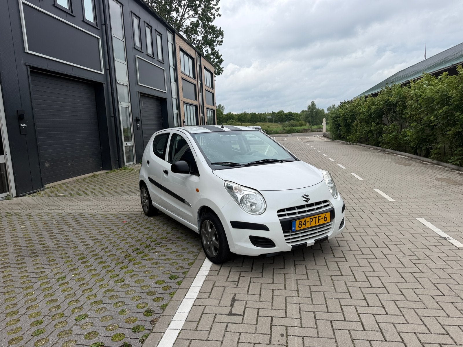 Suzuki Alto 1.0 2011 Wit km 155.000 dealer onderhouden, Auto's, Suzuki, 200 kg, 4 stoelen, Origineel Nederlands, Bedrijf