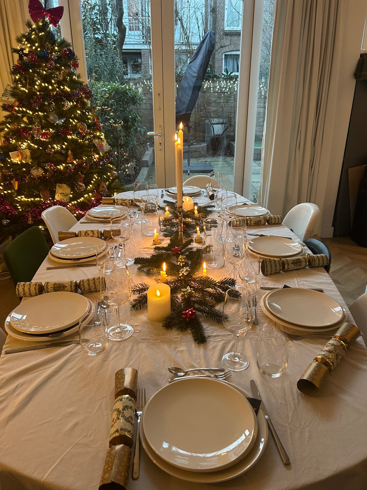 Tonvormige eettafel 240x120cm voor 8-10 personen