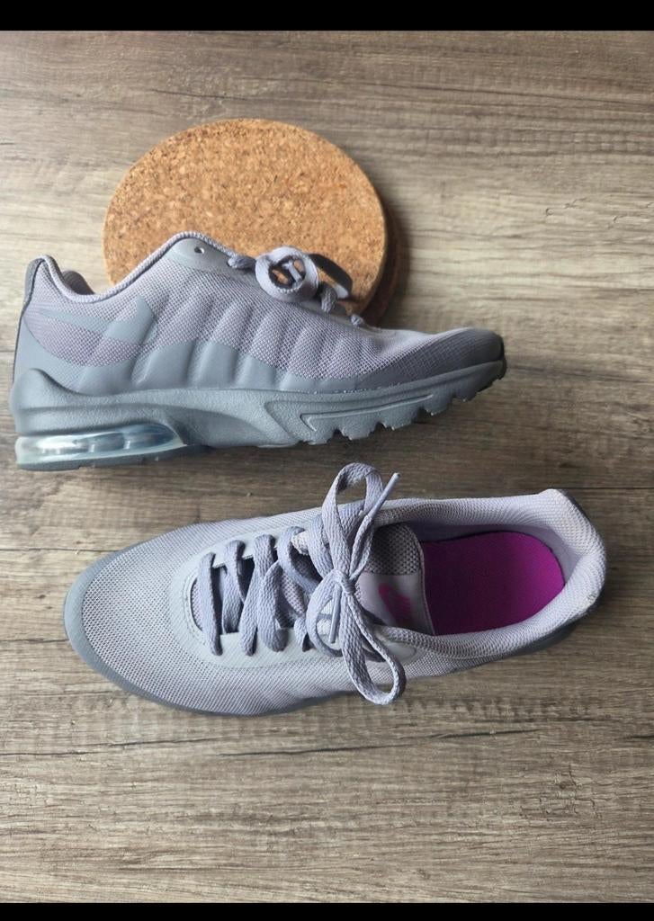 Nike schoenen 38.5, Kinderen en Baby's, Kinderkleding | Schoenen en Sokken, Schoenen, Nieuw, Nike air max, Verzenden