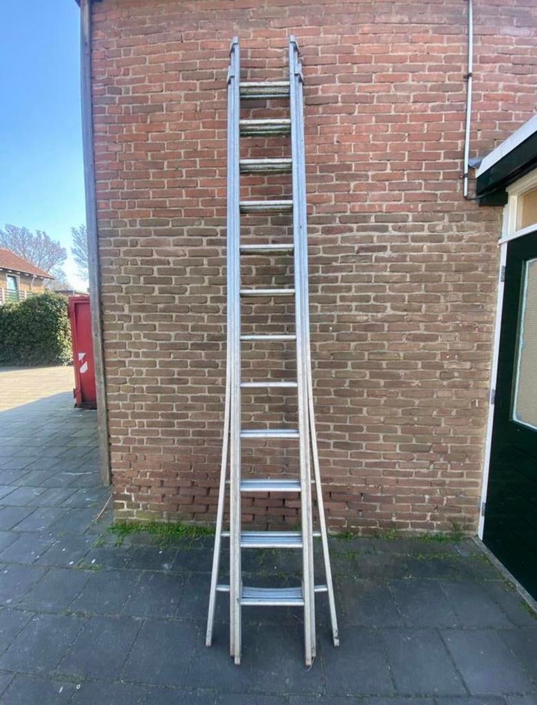 36 spots ladder Aluminium, Doe-het-zelf en Verbouw, Ladders en Trappen, Ophalen of Verzenden, Zo goed als nieuw, Ladder, Opvouwbaar of Inschuifbaar