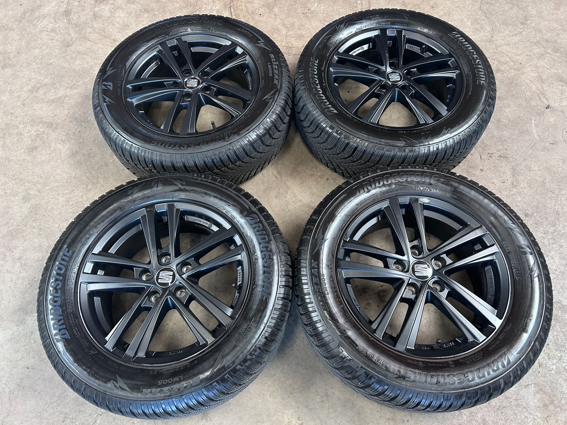 diversen originele velgen + winterbanden Seat Ateca, -, Banden en Velgen, Gebruikt, 215 mm