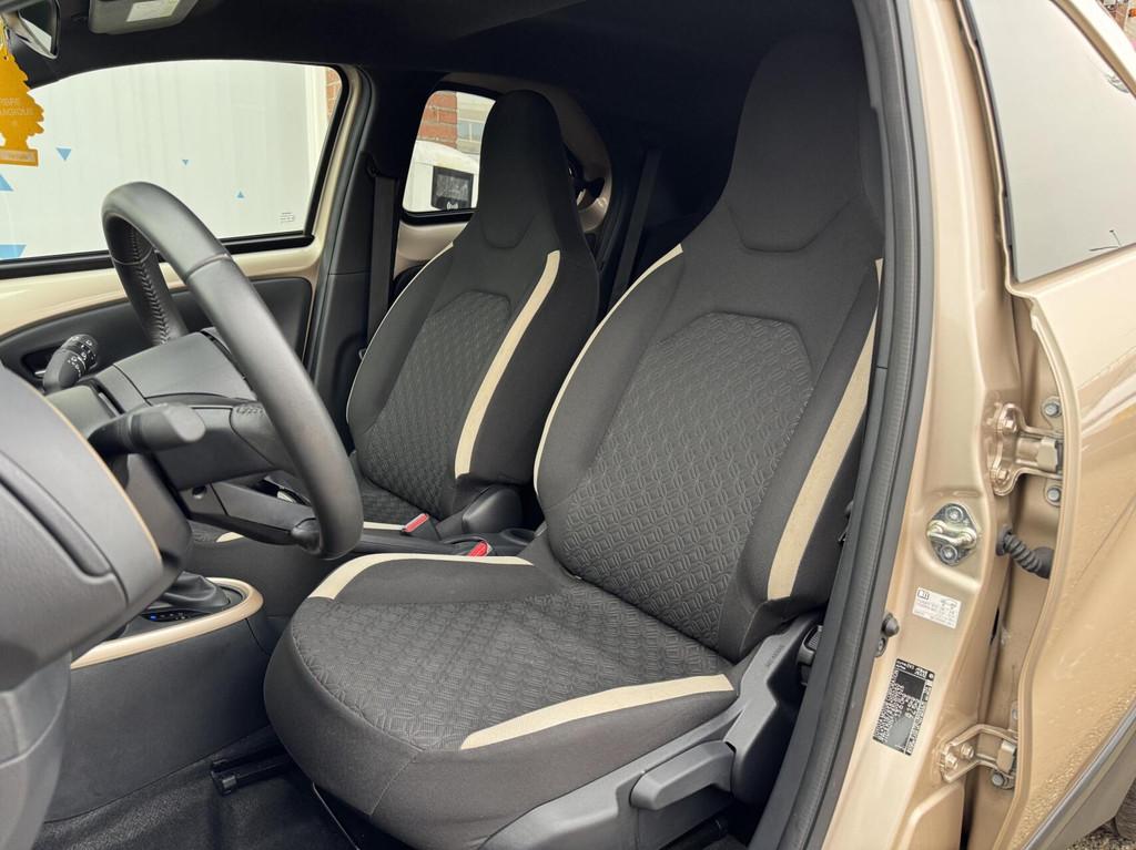 Toyota Aygo X 1.0 VVT-i S-CVT Pulse Automaat Camera CarPlay, Stof, Gebruikt, Bruin, 4 stoelen