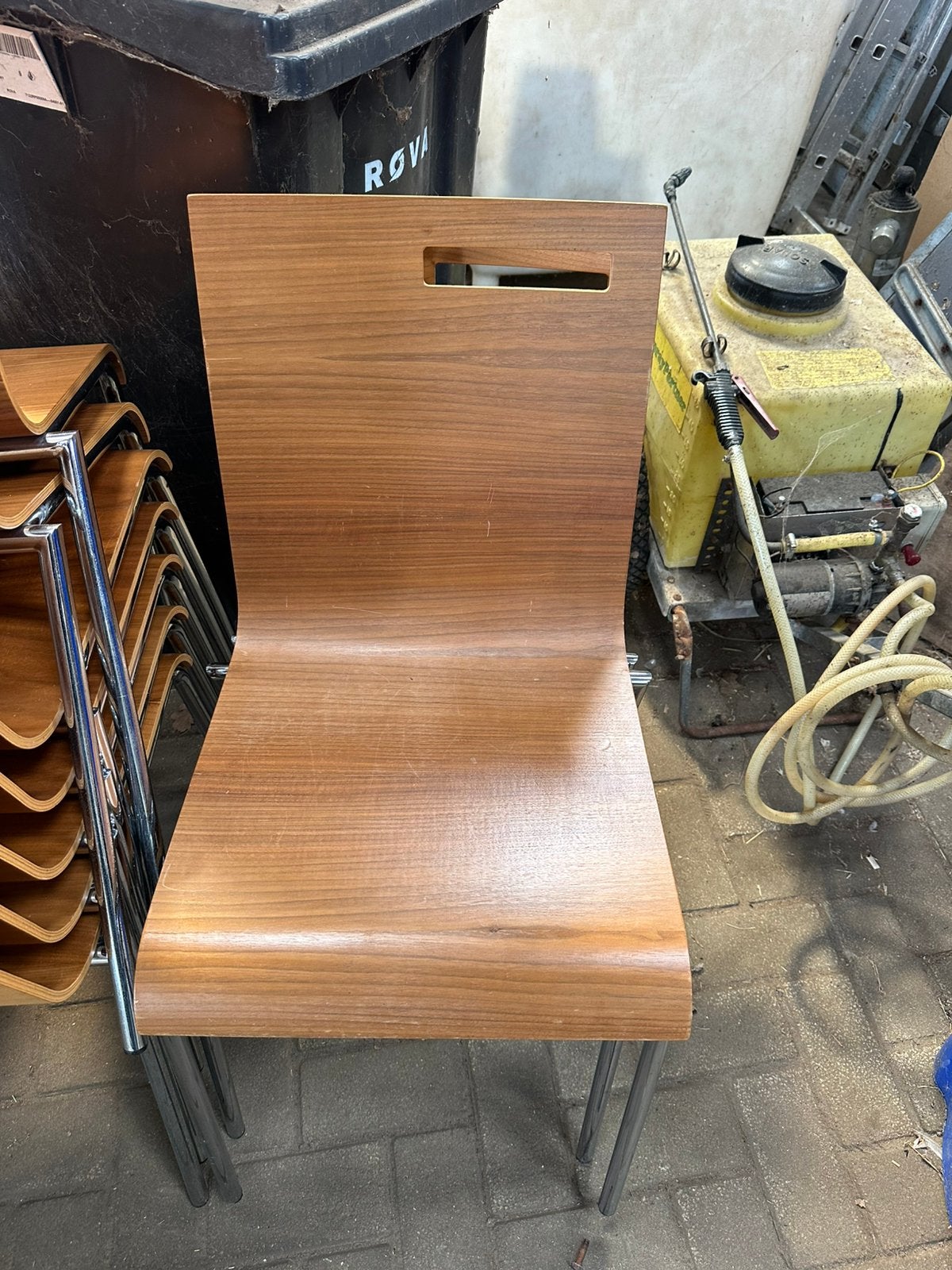 27 stapelen stoelen koopje !!!, Ophalen of Verzenden, Zo goed als nieuw