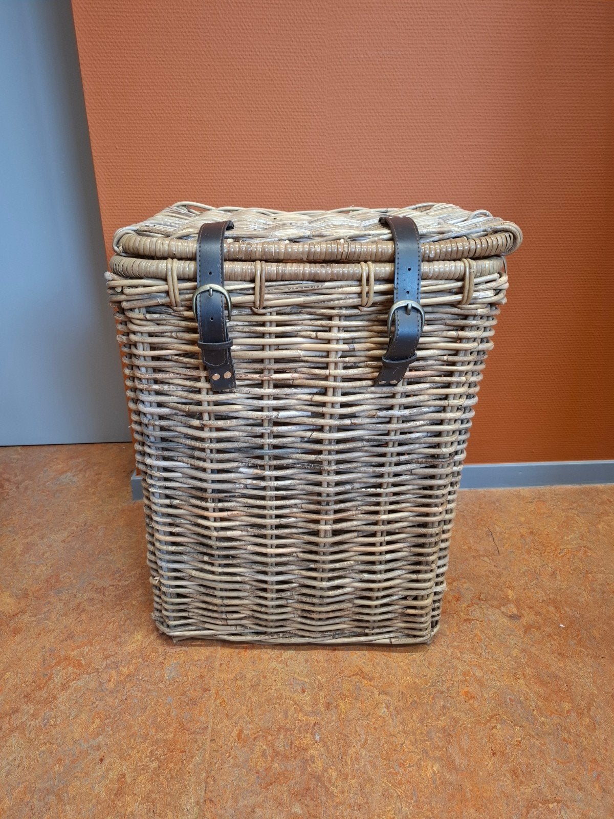 Grote rieten mand met deksel 36x46x59 cm, Met deksel, Gebruikt, Mand, Ophalen of Verzenden
