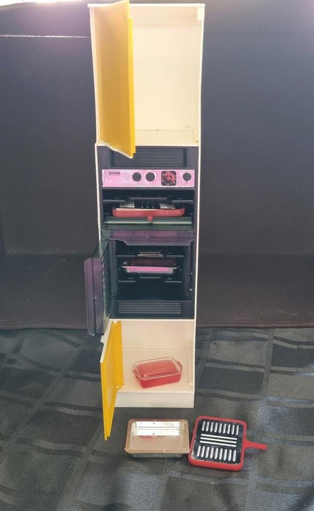 Sindy Pedigree wandoven kast grill oven keuken miniatuur, Verzamelen, Poppenhuizen en Toebehoren, Ophalen of Verzenden, Zo goed als nieuw
