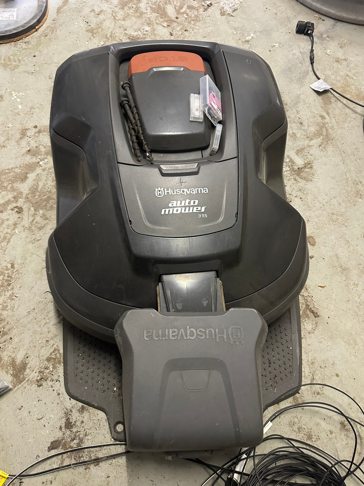 Husqvarna automower 315 robotmaaier, Ophalen of Verzenden, Gebruikt, 20 tot 25 cm