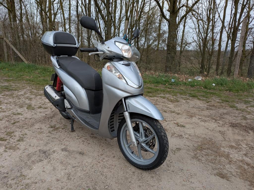 Honda SH300i ABS nette motorscooter, Motoren, Scooter, Particulier, ABS, Minimaal motorrijbewijs A2
