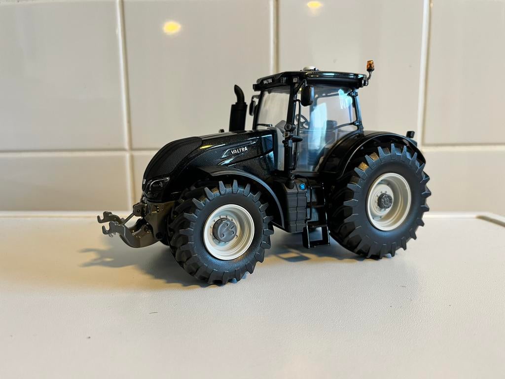 Valtra S Zwart UH, Ophalen of Verzenden, Zo goed als nieuw, Tractor of Landbouw, Universal Hobbies