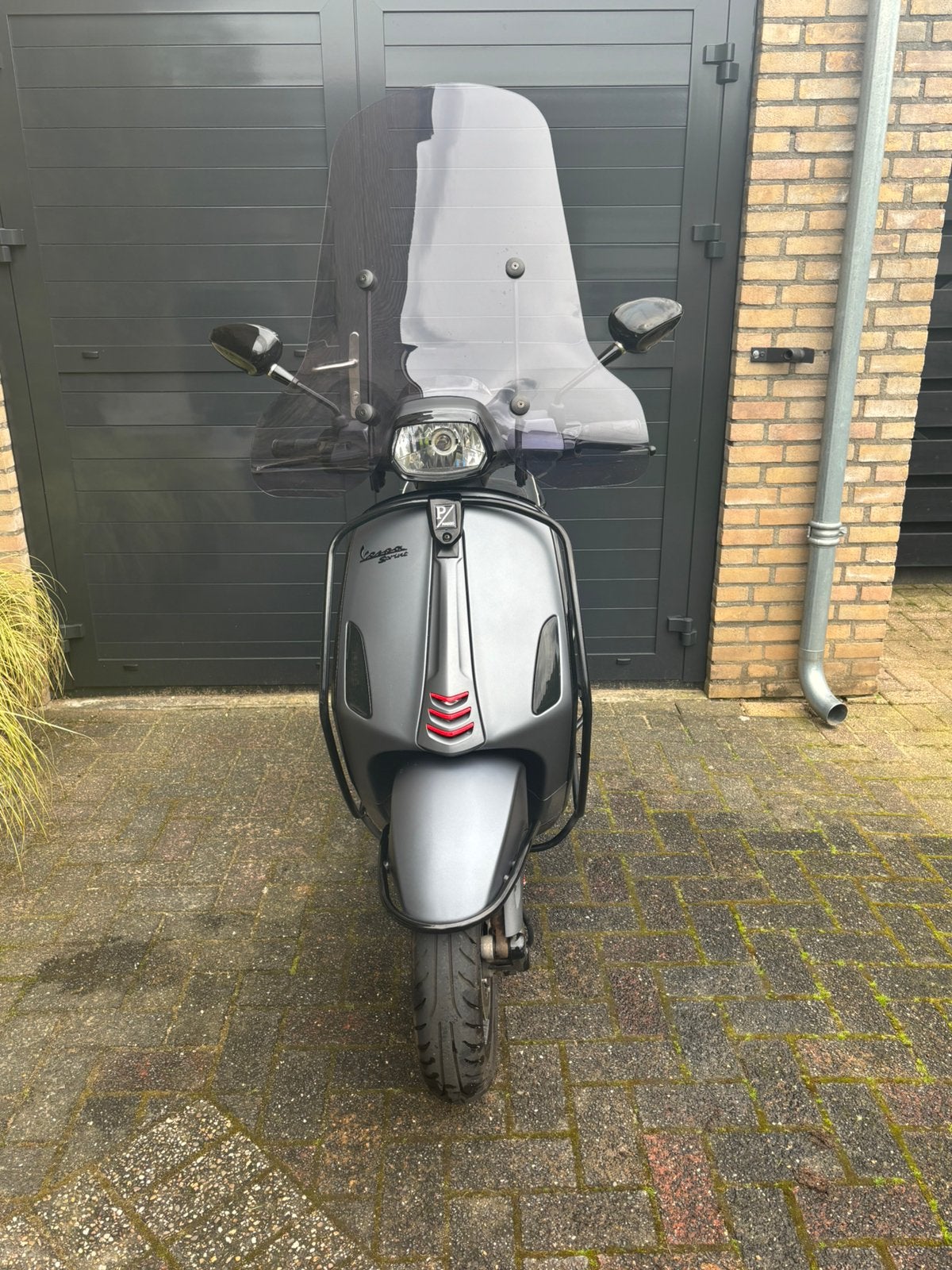 Vespa Sprint 2018 Grigio Titanio full opties, Fietsen en Brommers, Scooters | Vespa, Ophalen, Vespa S, Zo goed als nieuw, Benzine