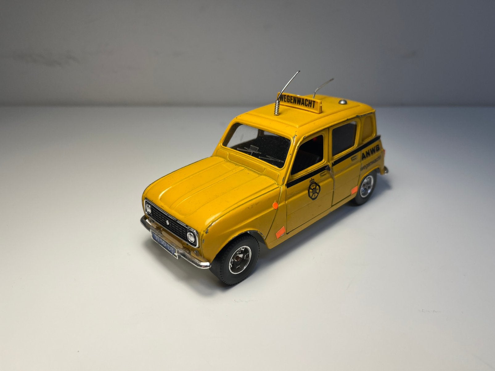 Bburago - Renault 4 ANWB Wegenwacht - Schaal 1:24, Ophalen of Verzenden, Gebruikt, Auto, Bburago