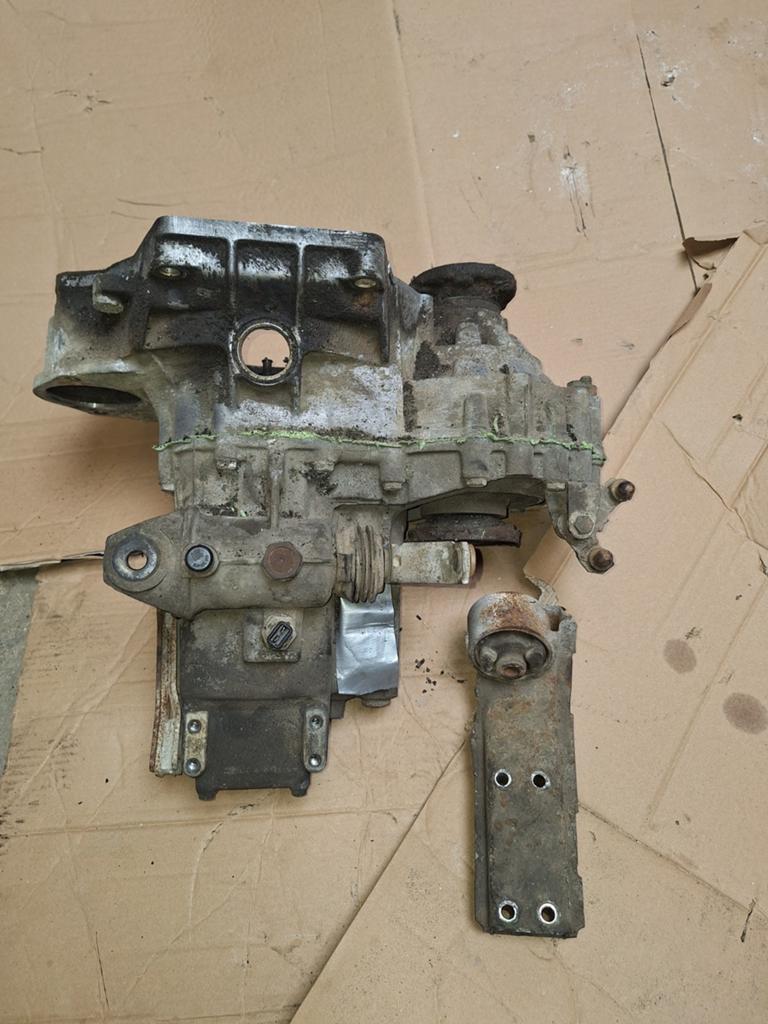 Versnellingsbak Golf mk1 caddy en scirocco 4 bak type 5B 020, Ophalen
