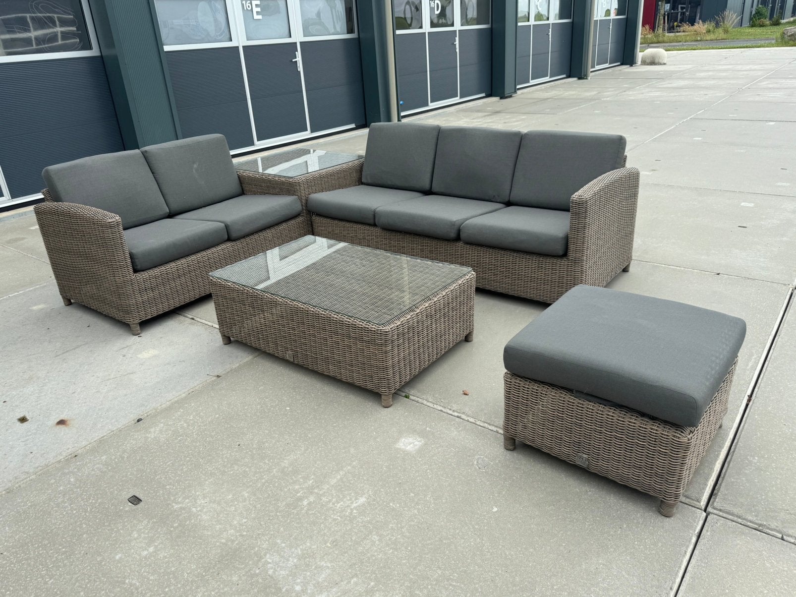 4 Seasons loungeset, Ophalen, Zo goed als nieuw, Wicker, Hocker