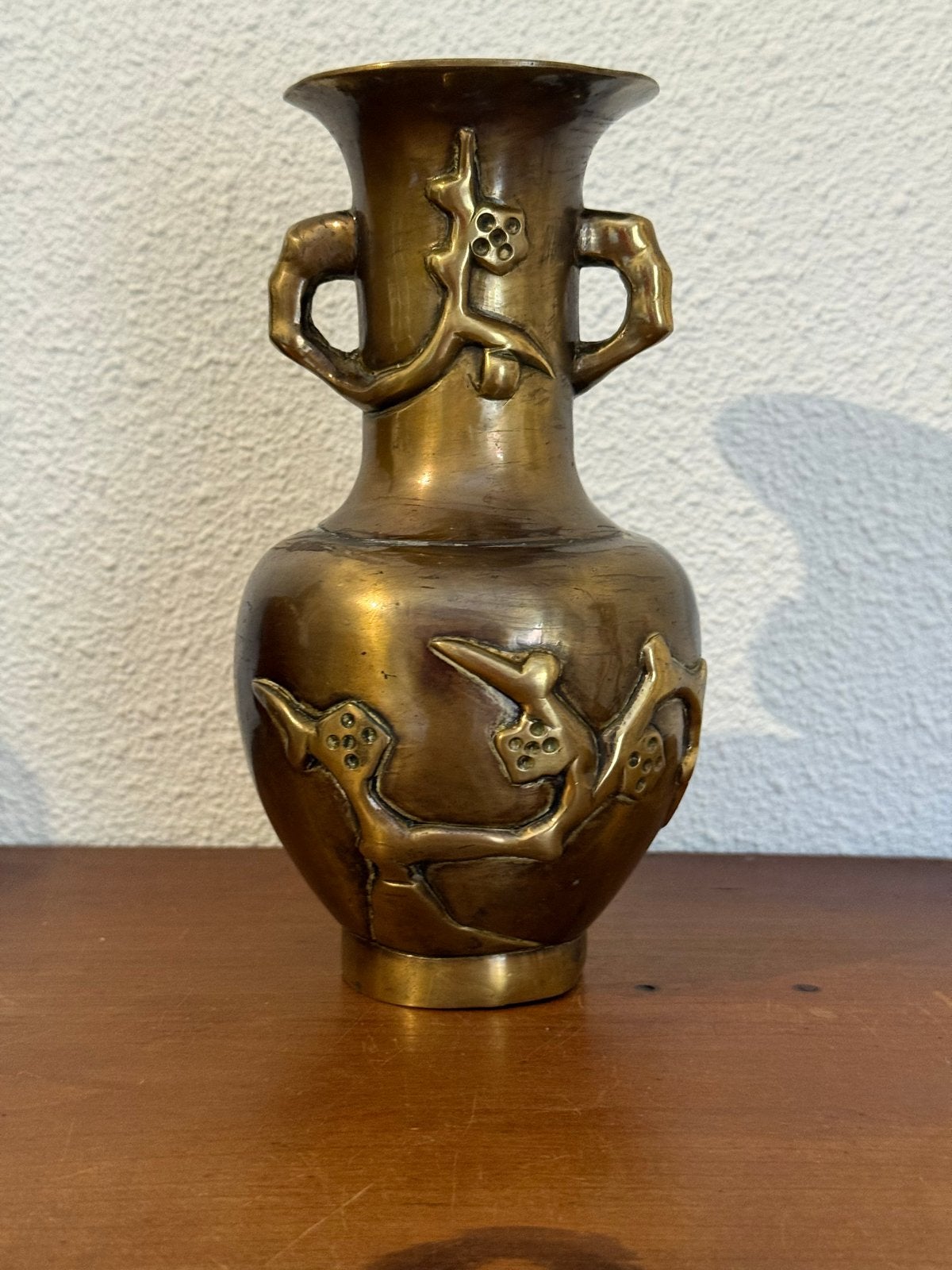 Antieke bronzen vaas met reliëfdecoratie, Antiek en Kunst, Antiek | Vazen, Ophalen of Verzenden