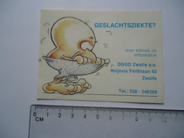 sticker oud Zwolle strip ggd dggd condoom retro pop 1985, Verzenden, Zo goed als nieuw, Bedrijf of Vereniging