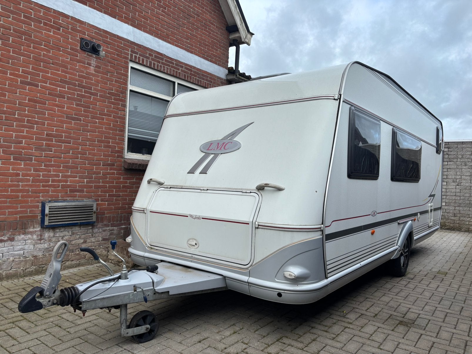 LMC Casa Familia 530 6 pers stapelbed, Airco, Mover,, Caravans en Kamperen, Caravans, Treinzit, Particulier, 5 tot 6 meter, Vast bed