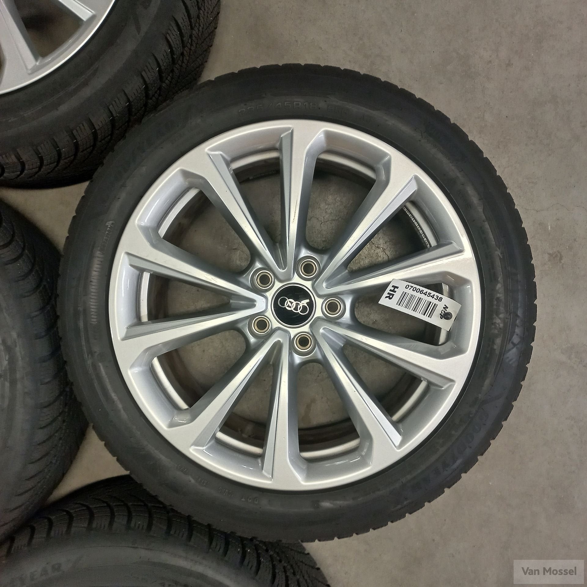 Audi A5 Goodyear UltraGrip Performance 3 235/45/R18 98H, 18 inch, Gebruikt, -, -