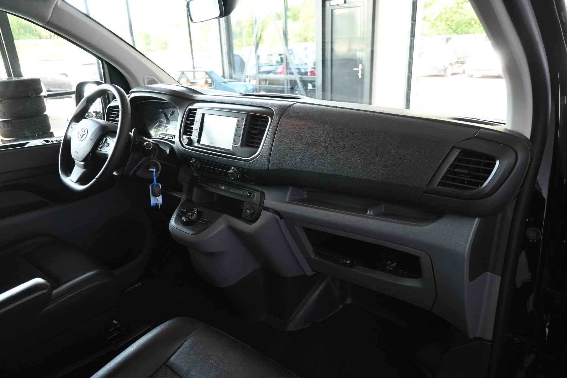 Toyota ProAce Worker 2.0 D-4D Navigator Long Automaat Clima, Auto's, Bestelauto's, Gebruikt, 4 cilinders, Met garantie (alle)