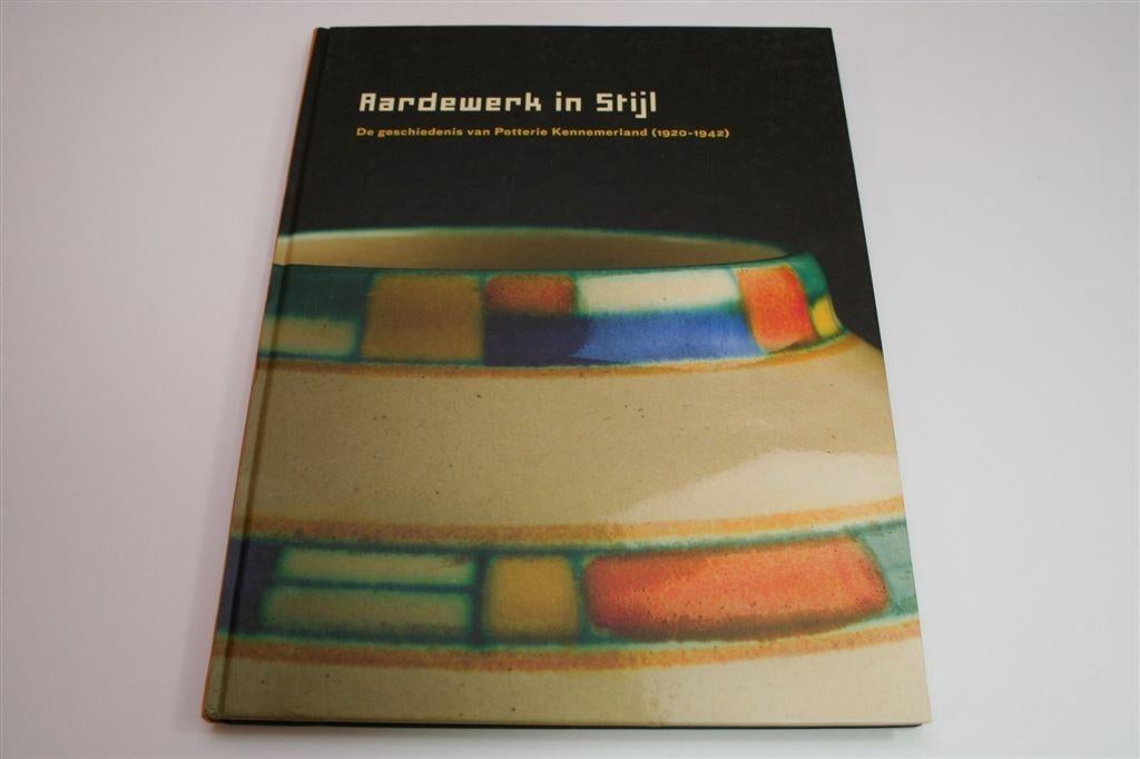 Potterie Kennemerland 1920-1942 — Catalogus Gemeentemuseum, Ophalen of Verzenden, Zo goed als nieuw