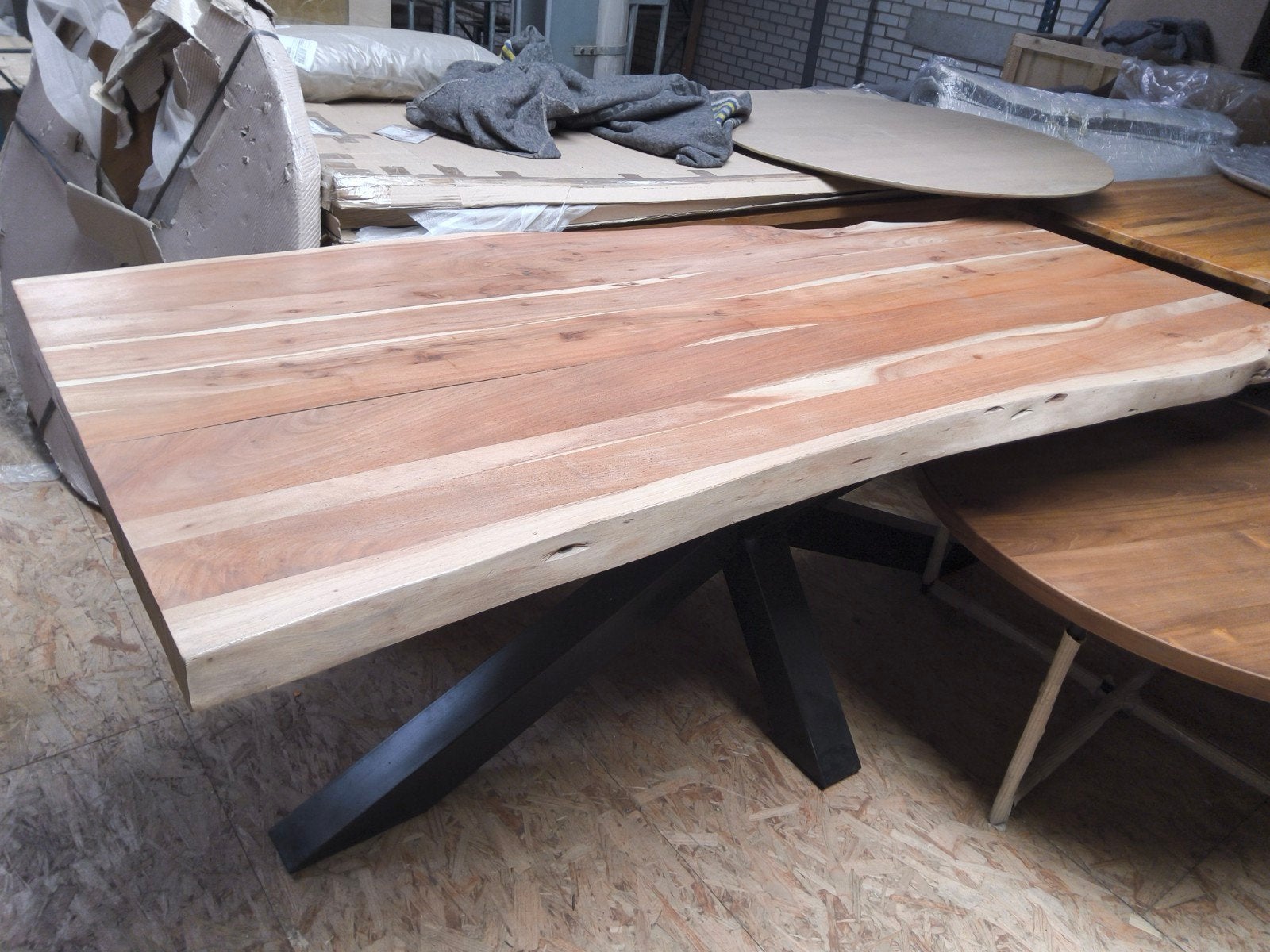 De tafel  King veel diverse  soorten tafels binnen en buiten, Ophalen