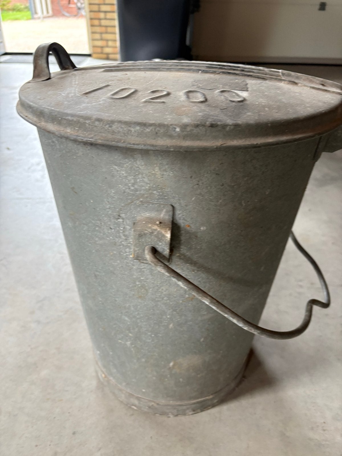 Vintage metalen emmer met deksel - 'Tietjerksteradeel', Ophalen