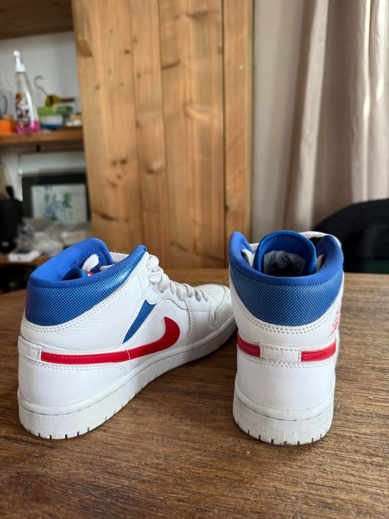 Jordan 1 Mid White Red Royal, Ophalen of Verzenden, Zo goed als nieuw, Wit, Sneakers of Gympen