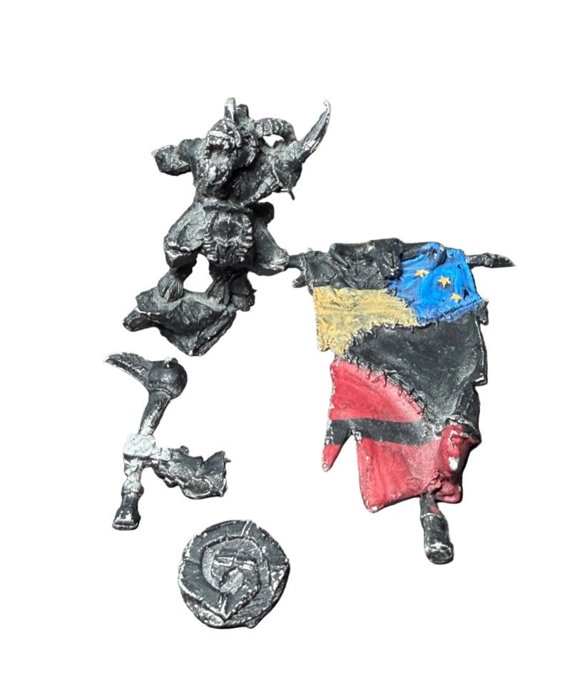 Warhammer Fantasy Old World Beastmen Standard Bearer, ., Warhammer, Ophalen of Verzenden, Zo goed als nieuw
