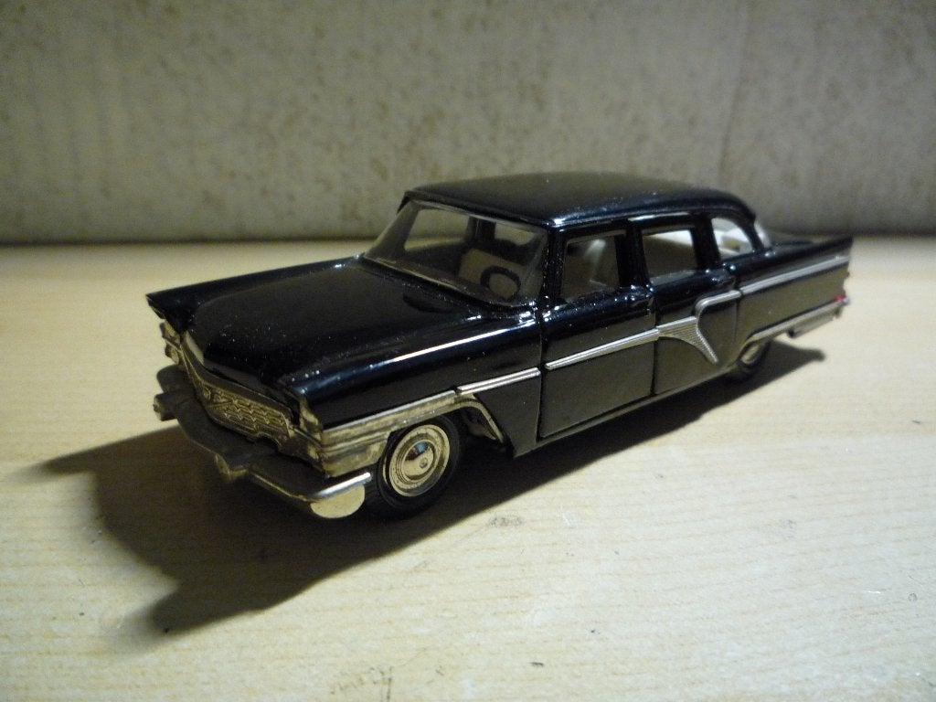 GAZ-13 Chaika Limo zwart Made in USSR 1:43, Ophalen of Verzenden, Zo goed als nieuw, Auto, Overige merken