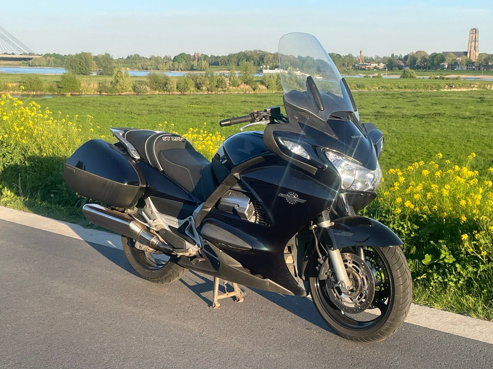 Honda Pan European 1300 uit 2003 - Veel accessoires, Cardan-aandrijving, 4 cilinders, Gebruikt, Particulier